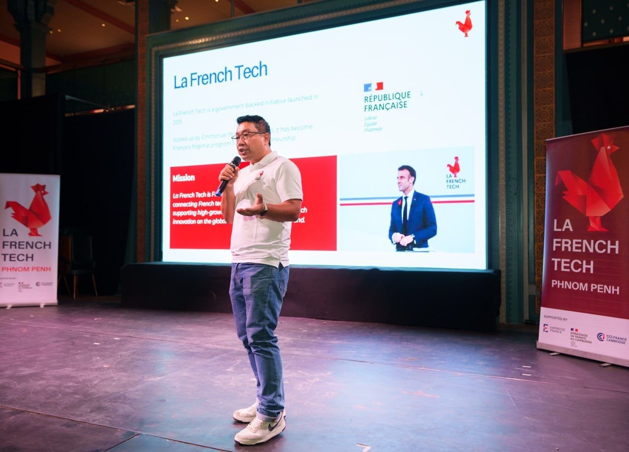 Speaker on stage at a French Tech event
